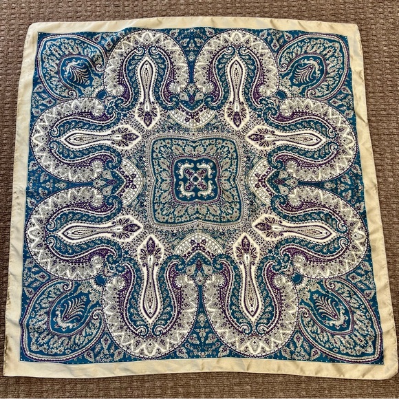 THE SPECIALTY HOUSE Vintage Paisley Scarf - Picture 2 of 6